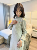 Stone knitted dress with shoulder button