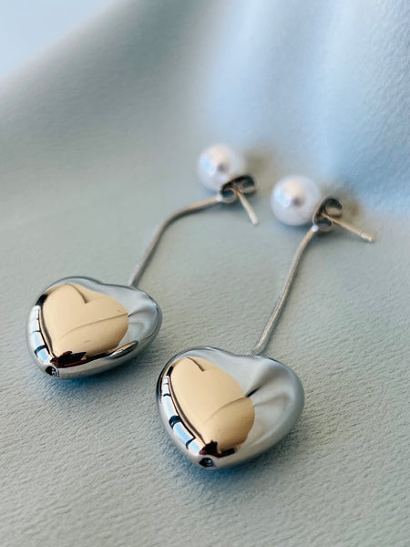 HALO - pearl stud with dangling heart