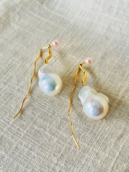 Baroque Pearl with pink pearl stud