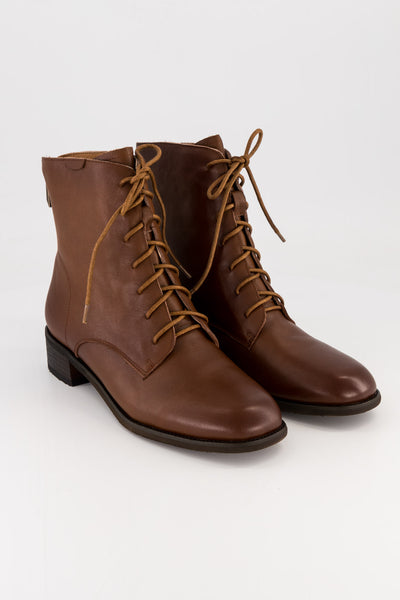 Leather lace-up boot – choc